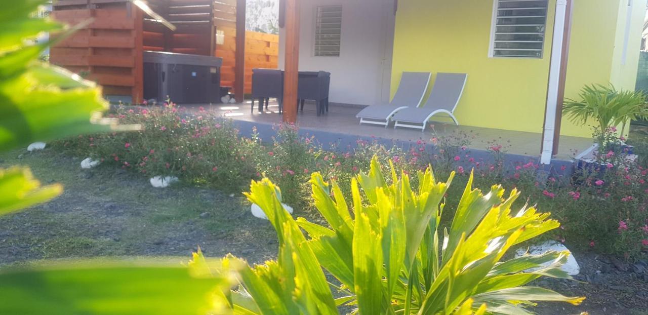 L'ALIZÉE&SPA Jacuzzi privatif haut de gamme Sainte-Rose Esterno foto