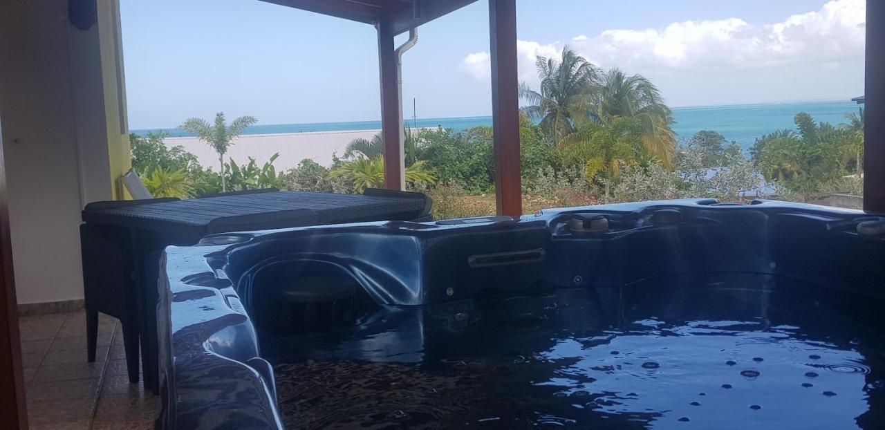 L'ALIZÉE&SPA Jacuzzi privatif haut de gamme Sainte-Rose Esterno foto