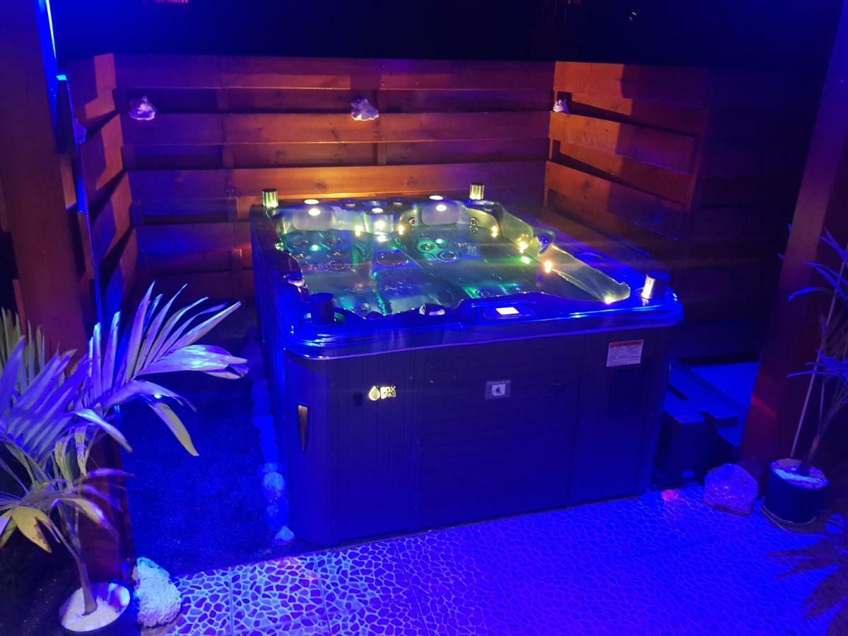 L'ALIZÉE&SPA Jacuzzi privatif haut de gamme Sainte-Rose Esterno foto
