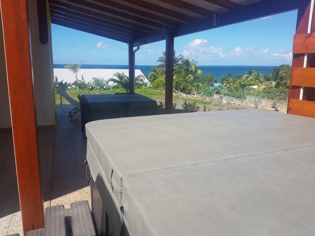 L'ALIZÉE&SPA Jacuzzi privatif haut de gamme Sainte-Rose Esterno foto